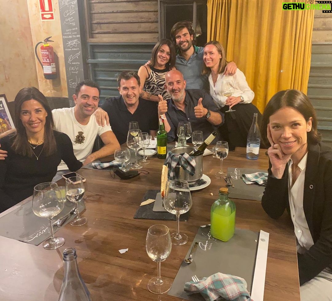 Xavi Hernández Instagram - Amics de sempre i per sempre. Retrobada després de gairebé 2 anys. 😘♥️🎉🍾.