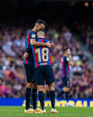 Xavi Hernández Instagram - Deixareu un gran buit… Moltes gràcies pel que heu fet per aquest club, sou llegenda del Barça.
___

Vais a dejar un gran vacío… Muchas gracias por lo que habéis hecho por este club, sois leyenda del Barça