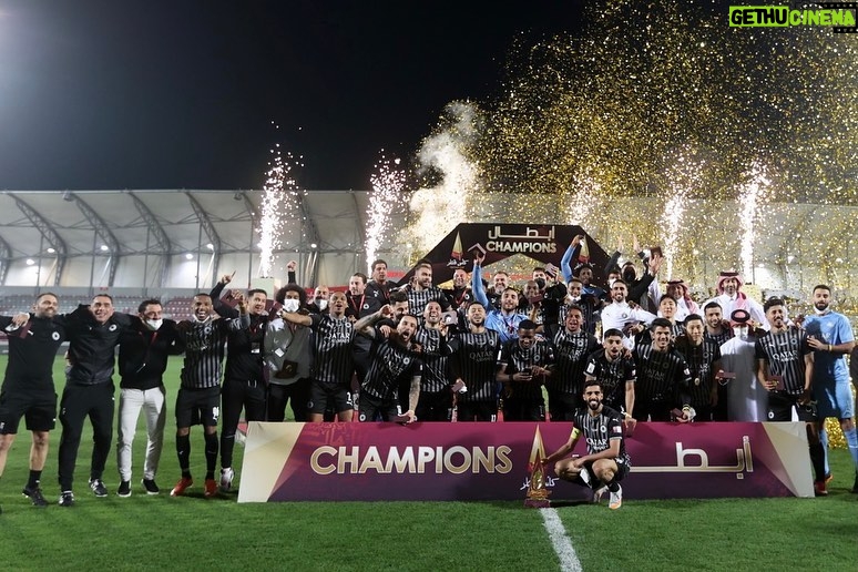 Xavi Hernández Instagram - Campions de la Copa de Qatar 🏆 Molt orgullós de tots els jugadors i membres de l’Al Sadd pel vostre esforç i compromís 🙌🔝 ___ Campeones de la Copa de Catar 🏆 Muy orgulloso de todos los jugadores y miembros de @alsaddsc por el esfuerzo y compromiso 🙌🔝 ___ Qatar Cup Champions 🏆 Very proud of my players and every Al Sadd member effort and commitment 🙌🔝 #WeAreAlSadd @qsl #QatarCup2021 Abdullah bin Khalifa Stadium