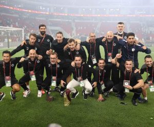 Xavi Hernández Instagram - Campions de la #AmirCup2021. Orgull màxim. Quin equip! Quina família! Gràcies a tots per l’esforç i el treball en equip. 🏆⚽️ #AlSaddFamily @alsaddsc 

Campeones de la #AmirCup2021. Orgullo máximo. ¡Qué equipo! ¡Qué familia! Gracias a todos por el esfuerzo y el trabajo en equipo. 🏆⚽️ #AlSaddFamily @alsaddsc 

Champions of #AmirCup2021. Really proud. What a team! What a family! Thank you for the effort and teamwork. 🏆⚽️ #AlSaddFamily @alsaddsc