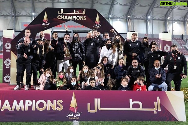 Xavi Hernández Instagram - Campions de la Copa de Qatar 🏆 Molt orgullós de tots els jugadors i membres de l’Al Sadd pel vostre esforç i compromís 🙌🔝 ___ Campeones de la Copa de Catar 🏆 Muy orgulloso de todos los jugadores y miembros de @alsaddsc por el esfuerzo y compromiso 🙌🔝 ___ Qatar Cup Champions 🏆 Very proud of my players and every Al Sadd member effort and commitment 🙌🔝 #WeAreAlSadd @qsl #QatarCup2021 Abdullah bin Khalifa Stadium