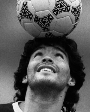 Xavi Hernández Instagram - Gracias, Diego! Leyenda eterna y pura inspiración para el fútbol.
Descansa en paz. 😢❤️⚽️🔝