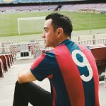 Xavi Hernández Instagram - An iconic number. A legendary jersey. 👕 𝐵𝑎𝑟𝑐̧𝑎 𝐶𝑟𝑢𝑦𝑓𝑓 𝐶𝑜𝑙𝑙𝑒𝑐𝑡𝑖𝑜𝑛
