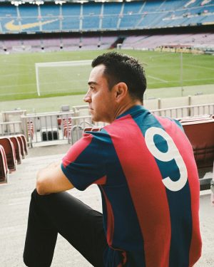 Xavi Hernández Instagram - An iconic number.
A legendary jersey.

👕 𝐵𝑎𝑟𝑐̧𝑎 𝐶𝑟𝑢𝑦𝑓𝑓 𝐶𝑜𝑙𝑙𝑒𝑐𝑡𝑖𝑜𝑛