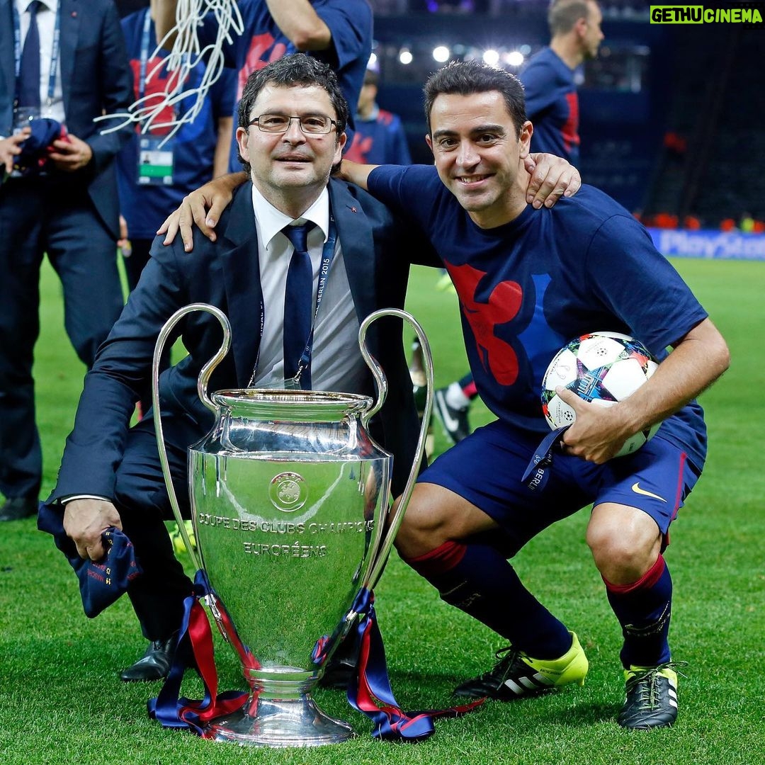 Xavi Hernández Instagram - Moltes gràcies Ricard per tot el que has fet pel Barça aquest anys i en especial infinites gràcies per tot el que m’has ajudat a la meva carrera. Has sigut com un àngel de la guarda per mi i per molts. Ets una persona amb un cor immens. Abraçada forta AMIC!😘🔝❤️. #doctorpruna #paneti