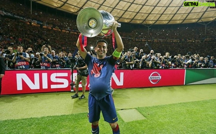 Xavi Hernández Instagram - #UnDiaComAvui, 5 anys d'aquell últim partit amb el @fcbarcelona 💭 Quin dia!! ⚽️🏆 ____ #UnDíaComoHoy, 5 años de aquel último partido con el FC Barcelona💭 ¡¡Qué día!! ⚽️🏆 ___ #OnThisDay 5 years ago, I played my last game with FC Barcelona 💭 What a day!! ⚽️🏆