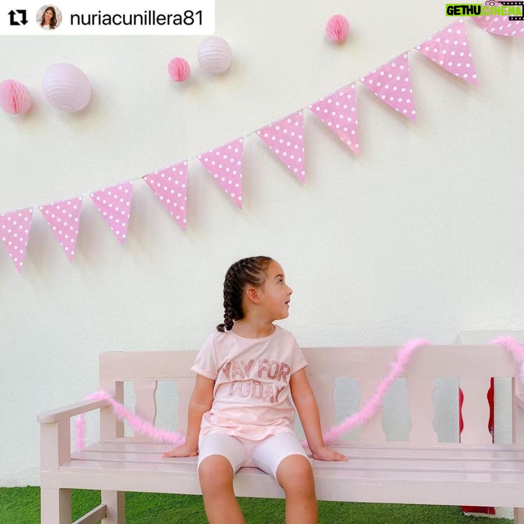 Xavi Hernández Instagram - PINK DAY 👚💖 #littleÀsia #mygirl #habibti #bestofmylife @nuriacunillera81 Doha