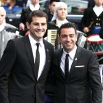 Xavi Hernández Instagram – Iker, gracias por estos 23 años en los que hemos sido compañeros, rivales y, sobre todo, amigos. Durante estos años he sido testigo de como crecías como profesional y como persona. Hemos vivido juntos victorias y derrotas. Nos hemos enfrentado y nos hemos reconciliado. Aunque muchos crean que el fútbol es lo más importante en nuestras vidas, nosotros sabemos que no es así. Sabemos que lo importante son las personas, el respeto y la dignidad. Y por eso hemos podido solucionar juntos cualquier conflicto y forjar una amistad inquebrantable. 
Enhorabuena por tu brillante carrera, amigo. Te deseo lo mejor en esta nueva etapa de tu vida. #Grac1as @ikercasillas