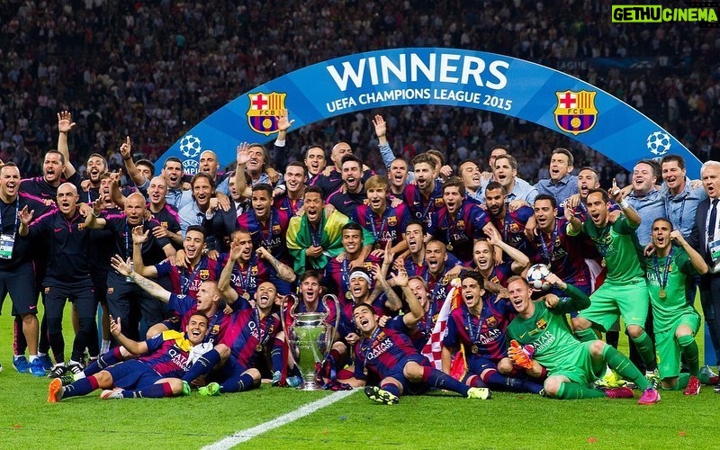 Xavi Hernández Instagram - #UnDiaComAvui, 5 anys d'aquell últim partit amb el @fcbarcelona 💭 Quin dia!! ⚽️🏆 ____ #UnDíaComoHoy, 5 años de aquel último partido con el FC Barcelona💭 ¡¡Qué día!! ⚽️🏆 ___ #OnThisDay 5 years ago, I played my last game with FC Barcelona 💭 What a day!! ⚽️🏆