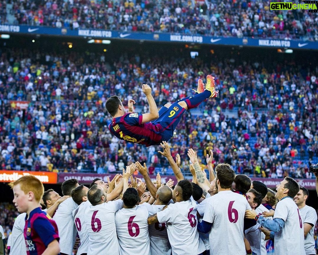 Xavi Hernández Instagram - Avui fa 5 anys d’un dels dies més emotius de la meva vida. Un record inoblidable. Visca el Barça! ❤️⚽️ ___ Hoy hace 5 años de uno de los días más emotivos de mi vida. Un recuerdo inolvidable. Visca el Barça! ❤️⚽️ ___ 5 years ago today, It was one of the most special days of my life. An unforgettable memory. Visca el Barça! ❤️⚽️ Spotify Camp Nou