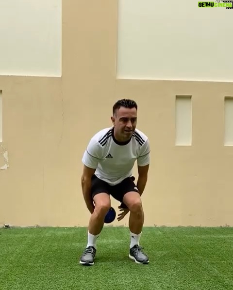 Xavi Hernández Instagram - M’uneixo a #HomeTeam d’adidas i us explico com estem passant aquests dies a casa per fer-los més suportables 💪🏼 Com veieu, aquí no parem 🏋️♀️ Utilitzeu el hashtag #HomeTeam i expliqueu-me què feu amb el vostre temps. ___ Me uno al #HomeTeam de @adidas_es y os cuento como estamos pasando estos días en casa para hacerlos más llevaderos 💪🏽 Como veis, aquí no paramos 🏋️♀️ Utilizad el hashtag #HomeTeam y contadme cómo pasáis vuestro tiempo. ___ I’m joining @adidas #HomeTeam to tell you how we are spending our days at home to make them more bearable. You can see we haven’t stopped! Use the hashtag #HomeTeam and let me know what you are doing with your time.
