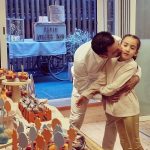 Xavi Hernández Instagram – Moltíssimes Felicitats princesa Àsia!! T’estimem amb bogeria! Gràcies per ensenyar-nos tant! Per molts anys petita!😘❤️🎉😍
#8anyets