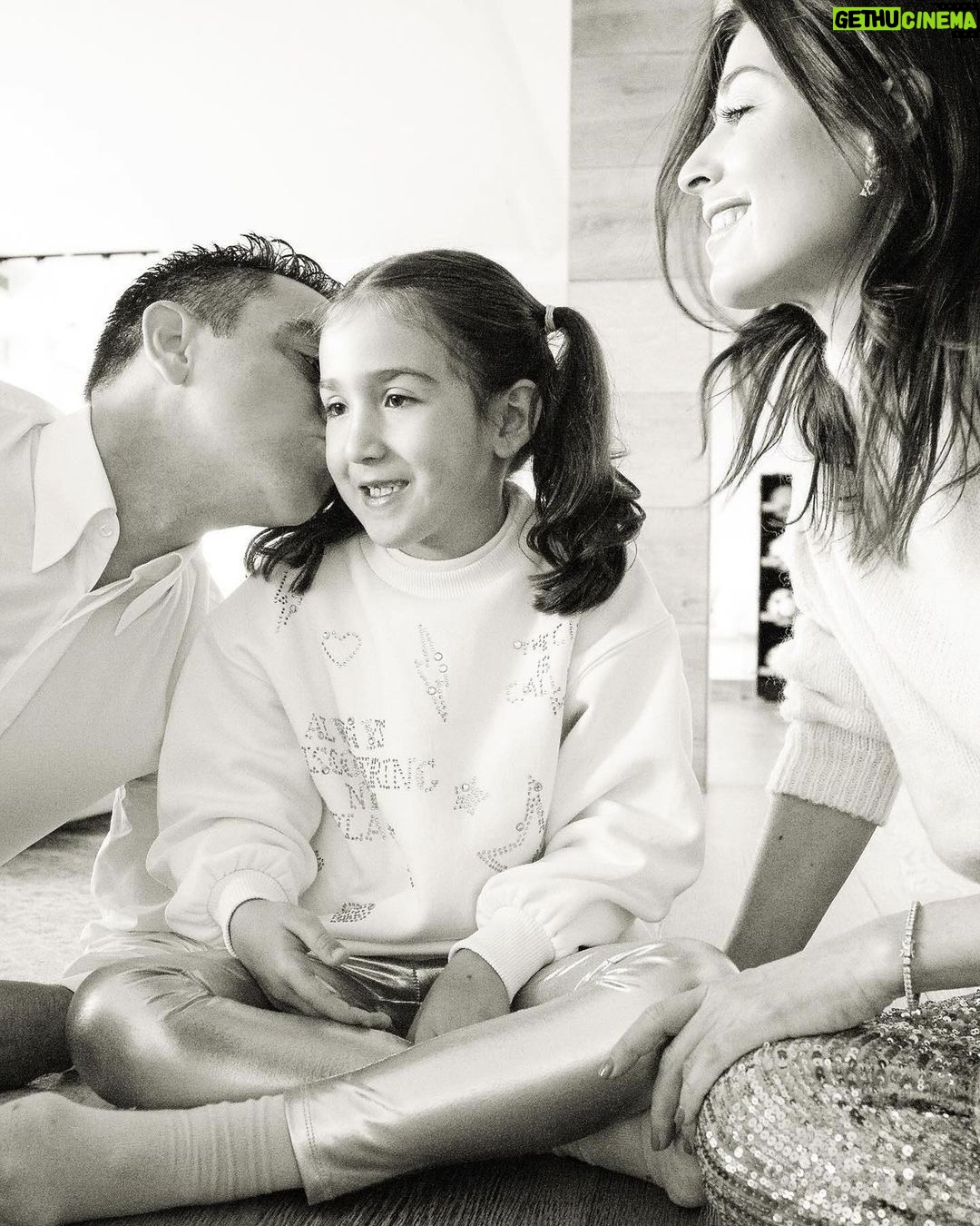 Xavi Hernández Instagram - Moltíssimes Felicitats princesa Àsia!! T’estimem amb bogeria! Gràcies per ensenyar-nos tant! Per molts anys petita!😘❤️🎉😍 #8anyets