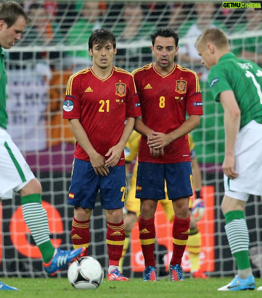 Xavi Hernández Instagram - Muchísimas felicidades por tu espectacular carrera amigo. ¡Dejas un legado personal y profesional insuperable! Gracias por todo lo que has dado al fútbol. Mucha suerte en tu nueva etapa, a ti y a tu familia @david21lva #elmago