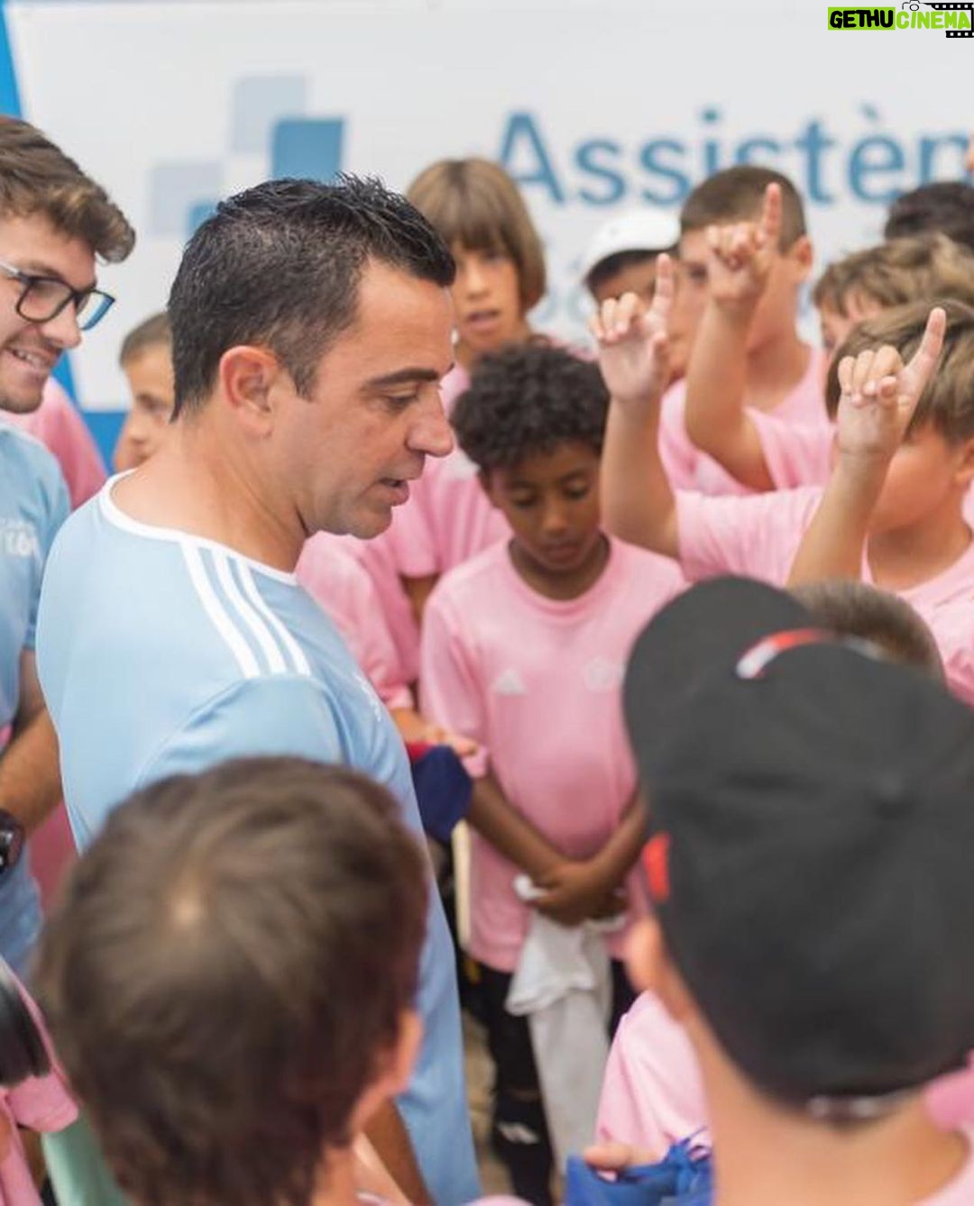 Xavi Hernández Instagram - Amb gran satisfacció i alegria, donem per finalitzada l'especial 25a edició del Campus Xavi. Hem viscut moments inoblidables, aprenentatge intens i somnis futbolístics fets realitat. Volem agrair als participants, patrocinadors i a tots els que han contribuït a aquesta experiència única. Fins aviat, Campus Xavi! 2️⃣5️⃣🎂 #CampusXavi #25aEdició #ExperiènciaInoblidable #SomnisFutbolistics #FinsAviat ___ Con gran satisfacción y alegría, damos por finalizada la especial 25 edición del Campus Xavi. Hemos vivido momentos inolvidables, intenso aprendizaje y sueños futbolísticos hechos realidad. Queremos dar las gracias a los participantes, patrocinadores y a todos los que han contribuido a esta experiencia única. ¡Hasta pronto, Campus Xavi! 2️⃣5️⃣🎂 ___ With great satisfaction and joy, we end the special 25th edition of the Campus Xavi. We have lived unforgettable moments, intense learning and football dreams come true. We want to thank the participants, sponsors and everyone who has contributed to this unique experience. See you soon, Campus Xavi! 2️⃣5️⃣🎂