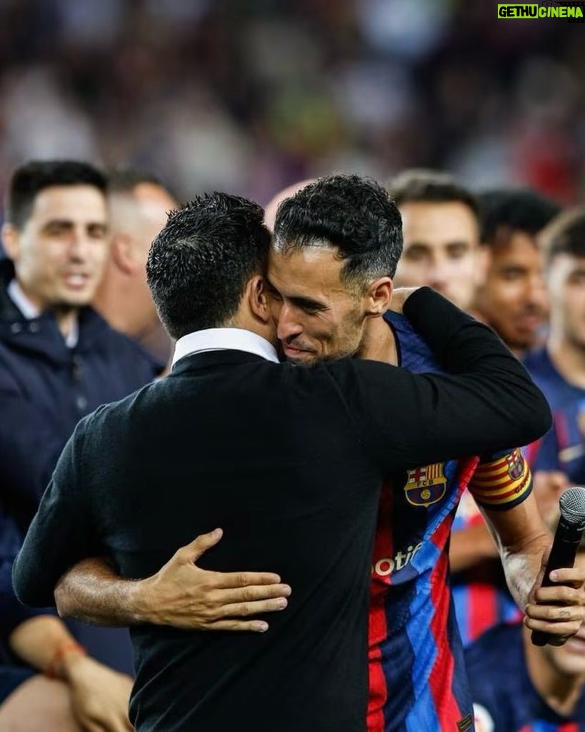 Xavi Hernández Instagram - Deixareu un gran buit… Moltes gràcies pel que heu fet per aquest club, sou llegenda del Barça. ___ Vais a dejar un gran vacío… Muchas gracias por lo que habéis hecho por este club, sois leyenda del Barça