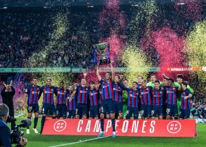Xavi Hernández Instagram - Campions de Lliga. Orgullós d’aquest equip. 💪⚽️❤️🎉