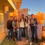 Ximena Navarrete Instagram - Happy birthday Abu bombón !!! Te amamos con todo el corazón …. Que cumplas muchísimos más siempre feliz y con salud ♾️🫶🏻 !!!!!! Hoy es el cumple de Don Charles a quien ahora Xime le dice bombón y ya así se le quedó su nuevo apodo 😂 🥂