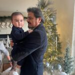 Ximena Navarrete Instagram - Happy birthday Abu bombón !!! Te amamos con todo el corazón …. Que cumplas muchísimos más siempre feliz y con salud ♾️🫶🏻 !!!!!! Hoy es el cumple de Don Charles a quien ahora Xime le dice bombón y ya así se le quedó su nuevo apodo 😂 🥂