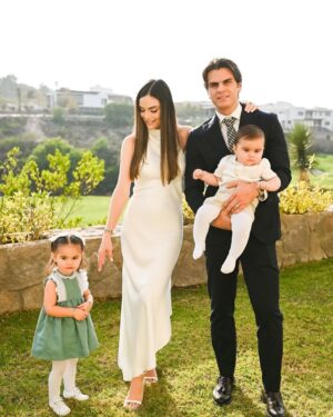 Ximena Navarrete Instagram - Más del bautizo de mi gordo 🤍🕊️ una ceremonia íntima solamente con nuestras familias, abuelos, tíos, primos y padrinos. Dic 2023