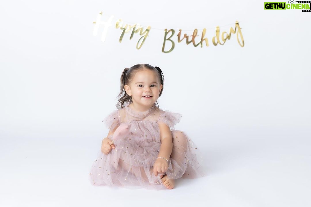 Ximena Navarrete Instagram - Ximena cumple dos años !!!!! Feliz cumple 2 amor de nuestras vidas !!!! XVN gracias por la sesión de fotos de mi princesa @picxel.photography 🫶🏻