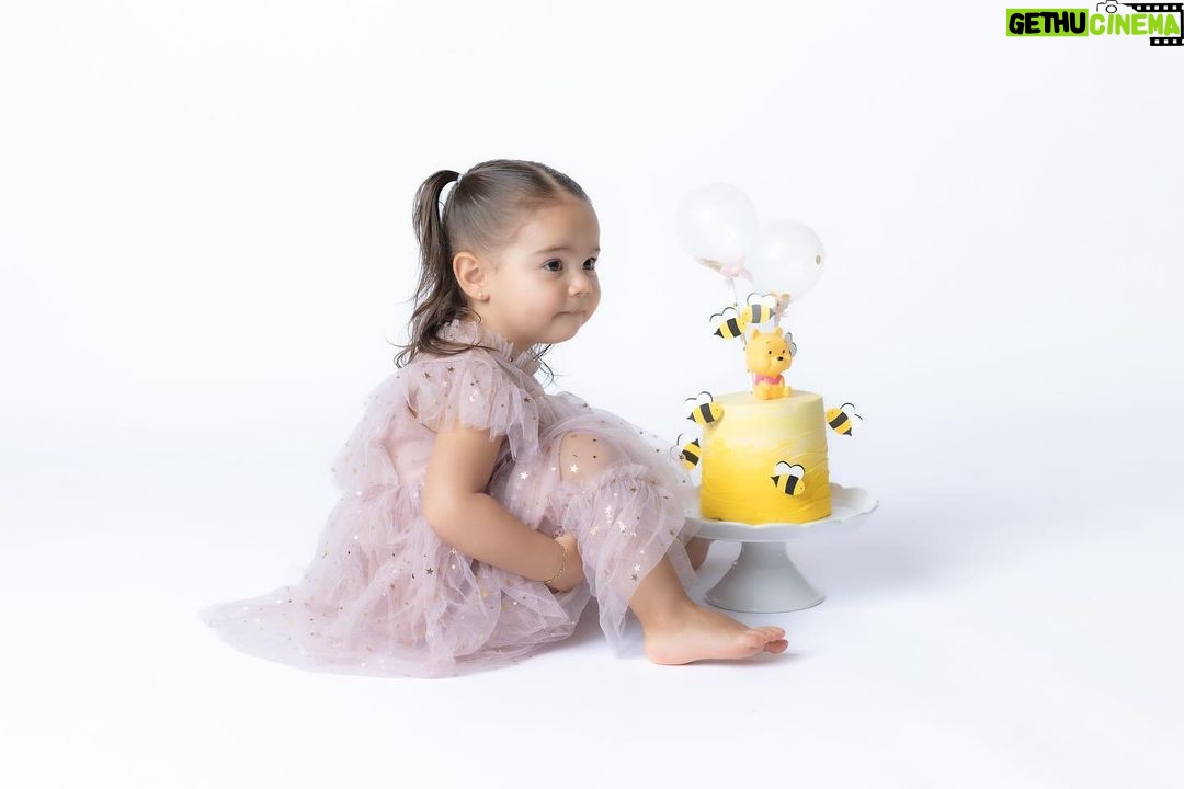 Ximena Navarrete Instagram - Ximena cumple dos a帽os !!!!! Feliz cumple 2 amor de nuestras vidas !!!! XVN gracias por la sesi贸n de fotos de mi princesa @picxel.photography 馃馃徎