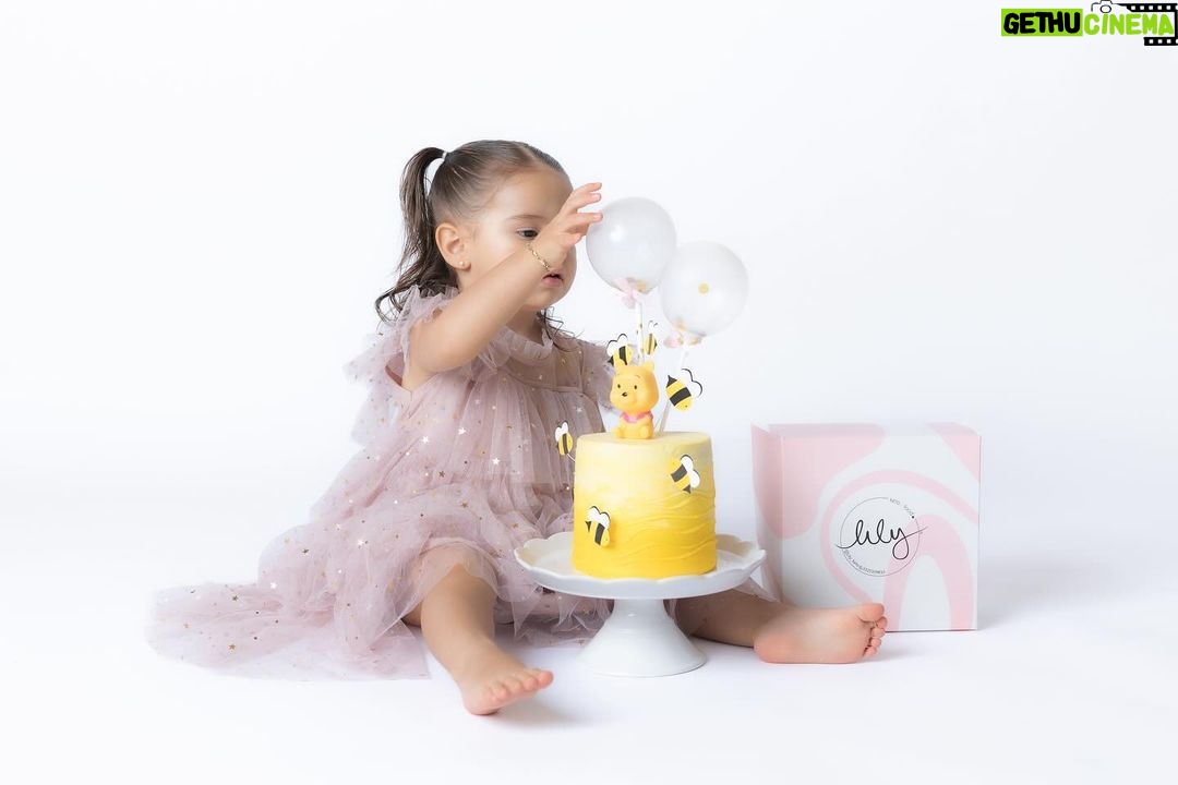 Ximena Navarrete Instagram - Ximena cumple dos a帽os !!!!! Feliz cumple 2 amor de nuestras vidas !!!! XVN gracias por la sesi贸n de fotos de mi princesa @picxel.photography 馃馃徎