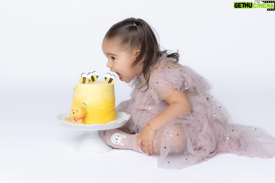 Ximena Navarrete Instagram - Ximena cumple dos a帽os !!!!! Feliz cumple 2 amor de nuestras vidas !!!! XVN gracias por la sesi贸n de fotos de mi princesa @picxel.photography 馃馃徎
