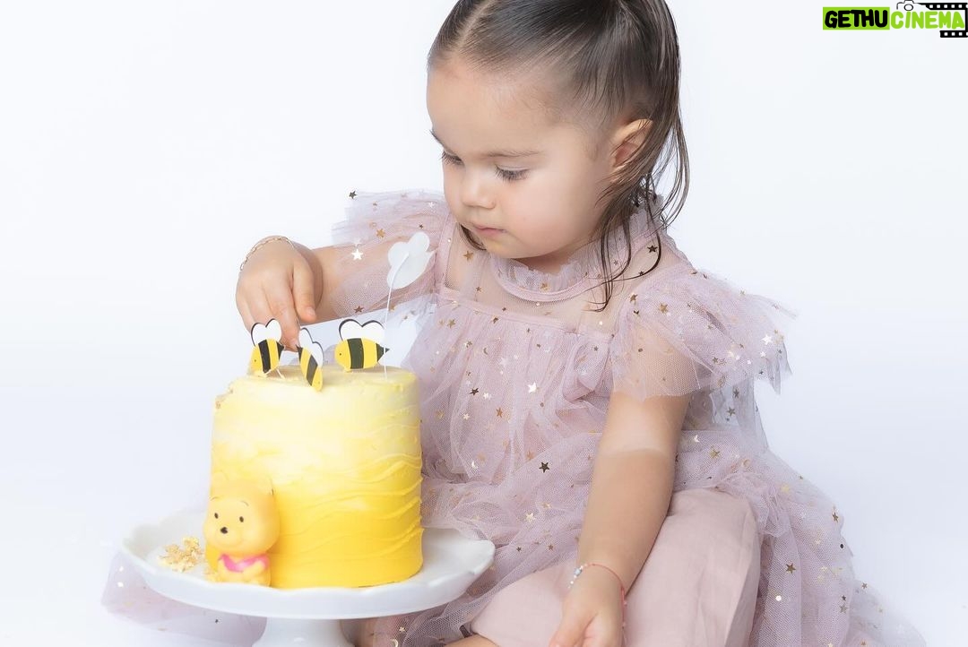 Ximena Navarrete Instagram - Ximena cumple dos a帽os !!!!! Feliz cumple 2 amor de nuestras vidas !!!! XVN gracias por la sesi贸n de fotos de mi princesa @picxel.photography 馃馃徎