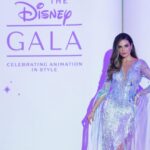 Ximena Navarrete Instagram - Así vivimos The Disney Gala, festejando 100 años de @disney acompañando a mi @benitosantosoficial quién creó una colección para exponerla inspirada en frozen, esta noche de gala me tocó ser Elsa con un vestido hermoso diseñado por Benito, como siempre @benitosantosoficial destacando con tu creatividad, talento y amor en cada diseño. Un honor ser parte de esta gala.