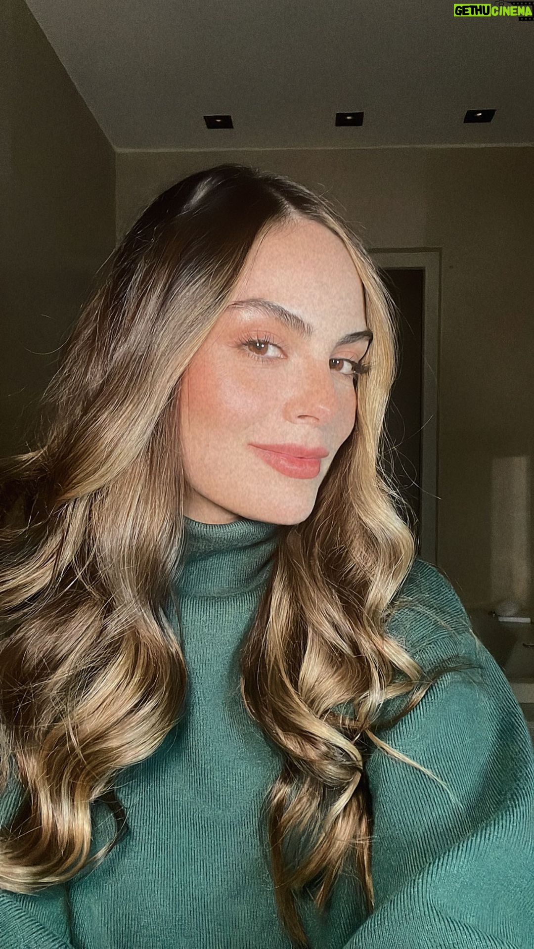 Ximena Navarrete Instagram - En vivo con @drgerardobarroso @clinicanascere … hablamos de fertilidad, tratamientos, historias de vida e información muy útil para quienes pasan por tratamientos o buscan ser mamás.
