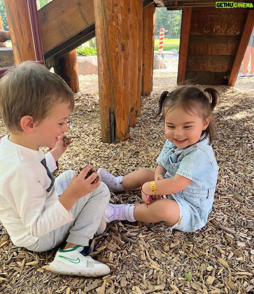 Ximena Navarrete Instagram - Migue y Xime 🥰