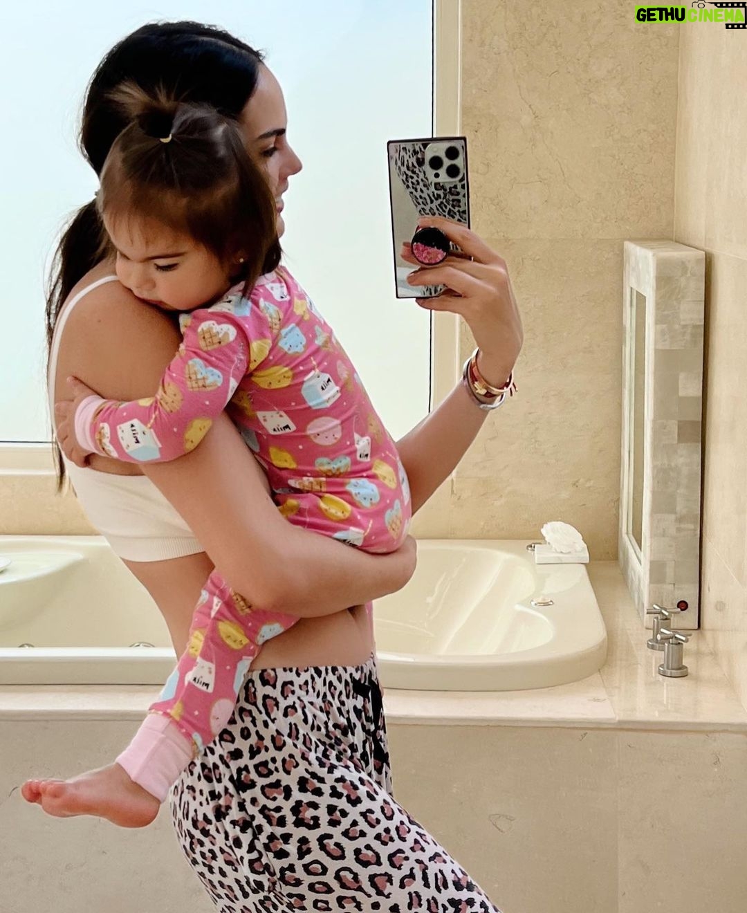 Ximena Navarrete Instagram - Princesa de mi coraz贸n 馃┓ un a帽o y seis meses 馃グ