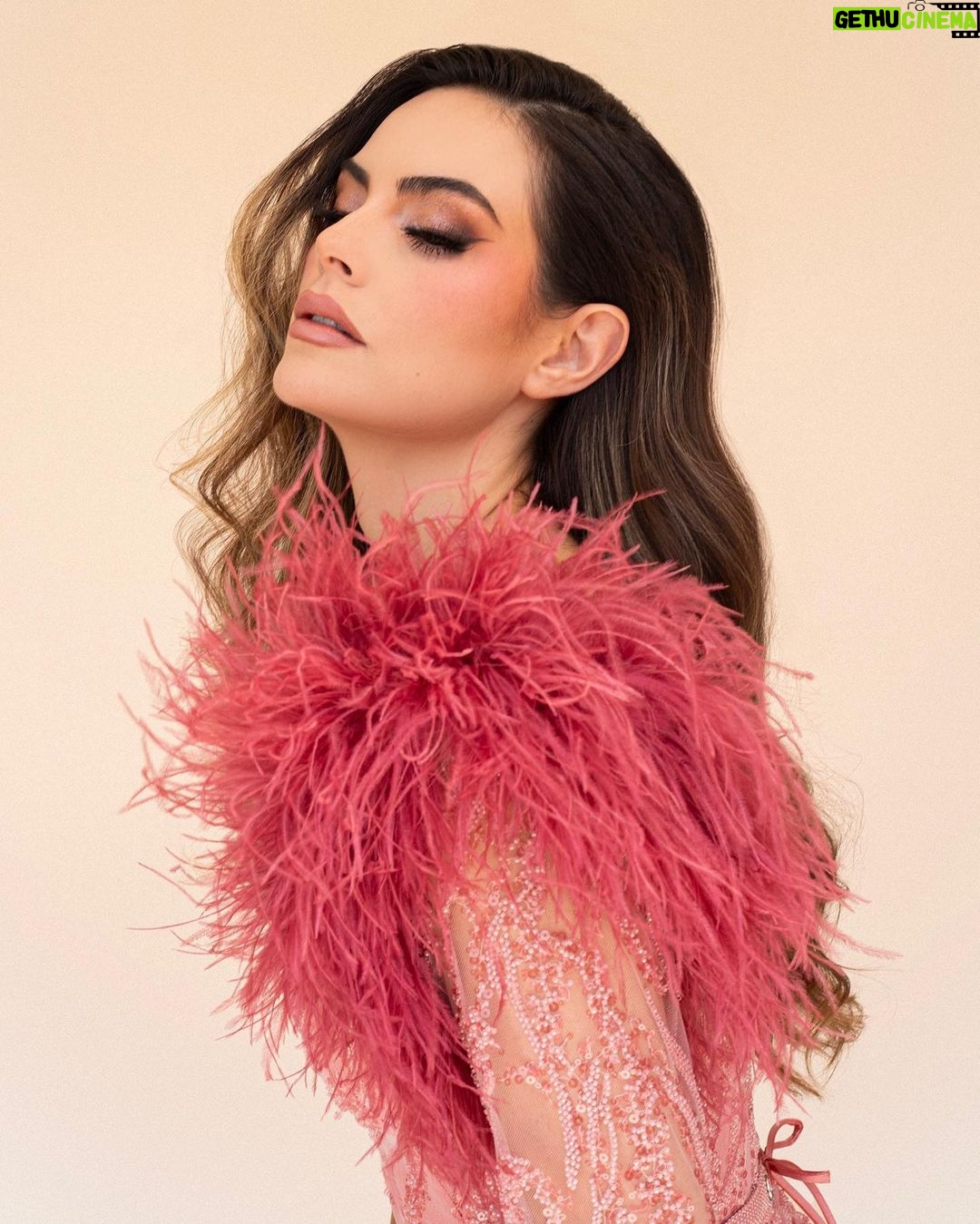 Ximena Navarrete Instagram - Lucky girl 🩷
