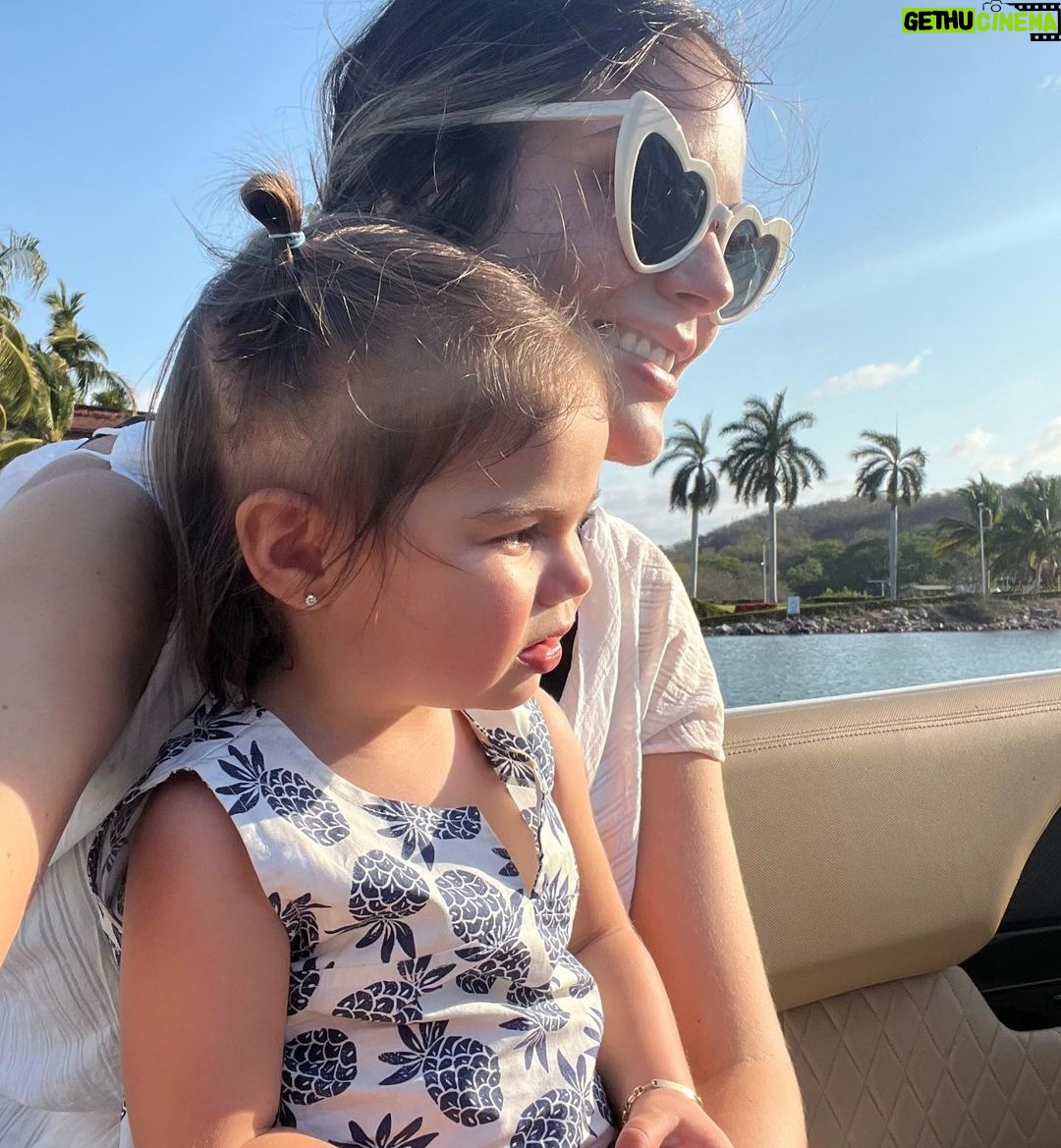 Ximena Navarrete Instagram - Del fin de semana š«¶š» ⢠happiness⢠@jcvalladares