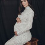 Ximena Navarrete Instagram - 36 weeks pregnant!!! 🫶🏻 Recta final @marioorozcooficial photography @vicoguadarrama makeup @benitosantosoficial dress