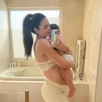 Ximena Navarrete Instagram - ✨35 weeks pregnant // 35 semanas de embarazo ✨