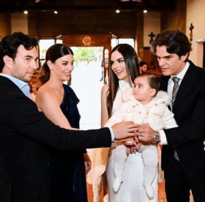 Ximena Navarrete Instagram - Bautizo 🕊️ Juanca … Gracias compadres @schecoperez @carolamtz1 los queremos mucho !!!
