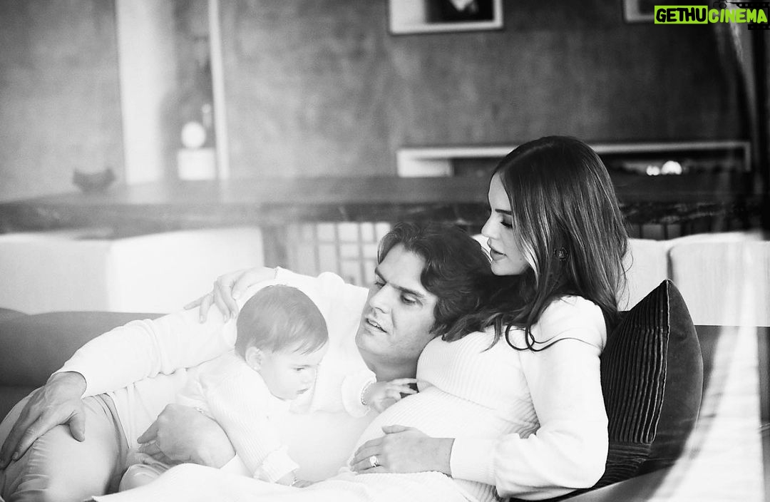 Ximena Navarrete Instagram - Happy Valentine’s Day!!! ❤️🔥 …Que todo el amor que das encuentre siempre la manera de regresar a ti multiplicado 🫶🏻 VDay 💘 los amo !!!!