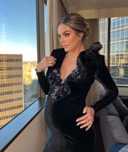 Ximena Navarrete Instagram - Lista para @missuniverse ! Gracias @cesarmushi por este makeup y look divino !!!! Gracias @benitosantosoficial por mi vestido presumiendo baby bump ! Los amo 🫶🏻 New Orleans, Louisiana
