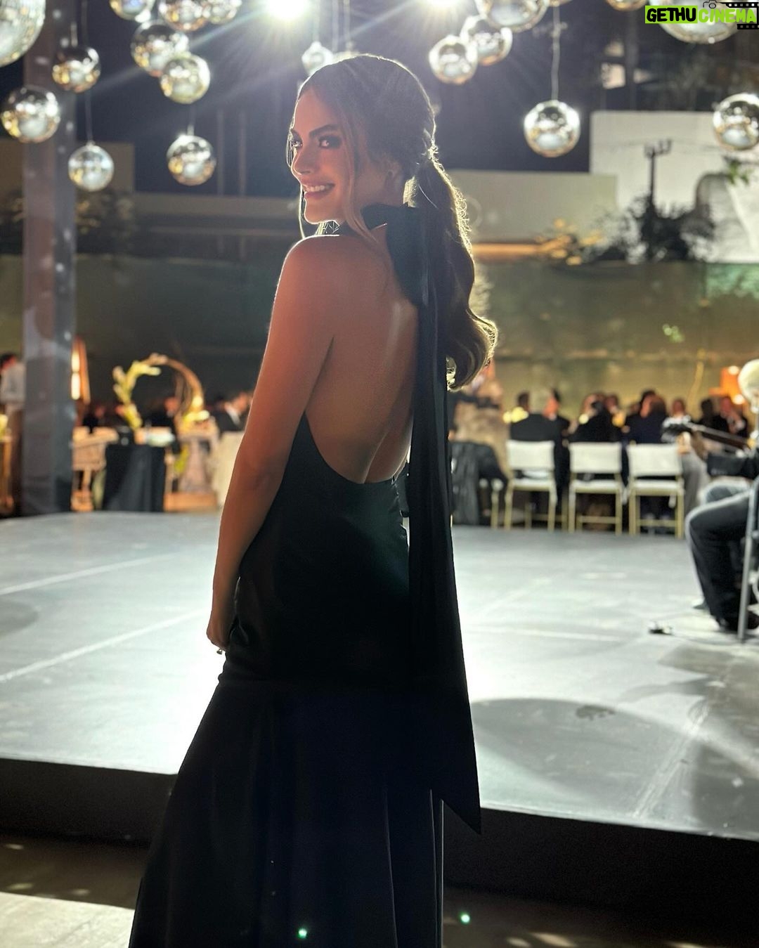 Ximena Navarrete Instagram - Del sábado !!! 🤵🏻 👰🏻♀️ vestido : @benitosantosoficial —makeup : @pepegutierrezoficial hair : @luciawl Guadalajara, Jal.
