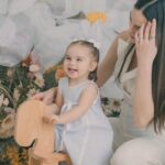 Ximena Navarrete Instagram – Amor infinito ♾️!!! @alisgonzalezphotography Gracias por capturar estos momentos que quedan en el corazón para siempre . Lo máximo, amé todas las fotos de nuestra sesión del día de las madres con mi invitada estelar, mi mamá 🫶🏻 XVN + JCVN