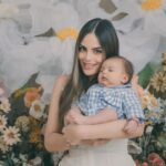 Ximena Navarrete Instagram – Amor infinito ♾️!!! @alisgonzalezphotography Gracias por capturar estos momentos que quedan en el corazón para siempre . Lo máximo, amé todas las fotos de nuestra sesión del día de las madres con mi invitada estelar, mi mamá 🫶🏻 XVN + JCVN