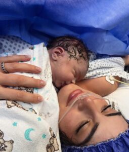 Ximena Navarrete Instagram - Hoy 31 Marzo 2023 nació nuestro amor !!! 53 cm 3.740 kilos - Bienvenido mi niño lindo te amamos con toda el alma 💙Juan Carlos Valladares Navarrete !!! @jcvalladares