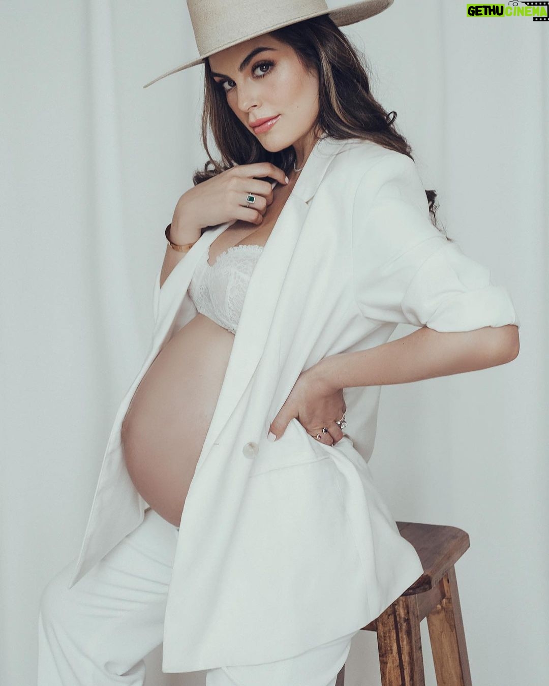 Ximena Navarrete Instagram - @marioorozcooficial 📸 @vicoguadarrama makeup 💄