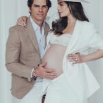 Ximena Navarrete Instagram - Esperándote mi niño 💙 @marioorozcooficial photography