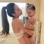 Ximena Navarrete Instagram - ✨35 weeks pregnant // 35 semanas de embarazo ✨