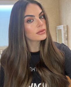 Ximena Navarrete Instagram - @pepegutierrezoficial made me do it 😂👁️💚 estos pupilentes los pueden conseguir en su salón … @pepegutierrezstudio green eyes 💁🏻‍♀️ (amigos es solamente una foto, son solo unos pupilentes que vende mi amigo @pepegutierrezoficial y no son permanentes, yo también soy muy feliz con mis ojos color café, tranquilos amores ✌🏻JUST FOR FUN… repito… just for fun 📢 ) todos los comentarios de hate… sacando frustraciones que solo reflejan traumas de quien los escribe, serán bloqueados y eliminados 🤭 por su atención gracias 😏!