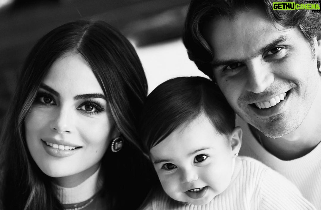 Ximena Navarrete Instagram - Happy Valentine’s Day!!! ❤️🔥 …Que todo el amor que das encuentre siempre la manera de regresar a ti multiplicado 🫶🏻 VDay 💘 los amo !!!!