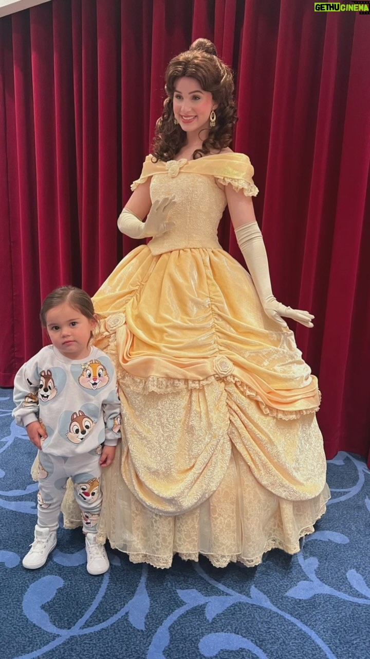 Ximena Navarrete Instagram - Bibidi babidi bu 🪄 🧚 viaje a Disney … emoción máxima. Parte 2 #DisneyWorld